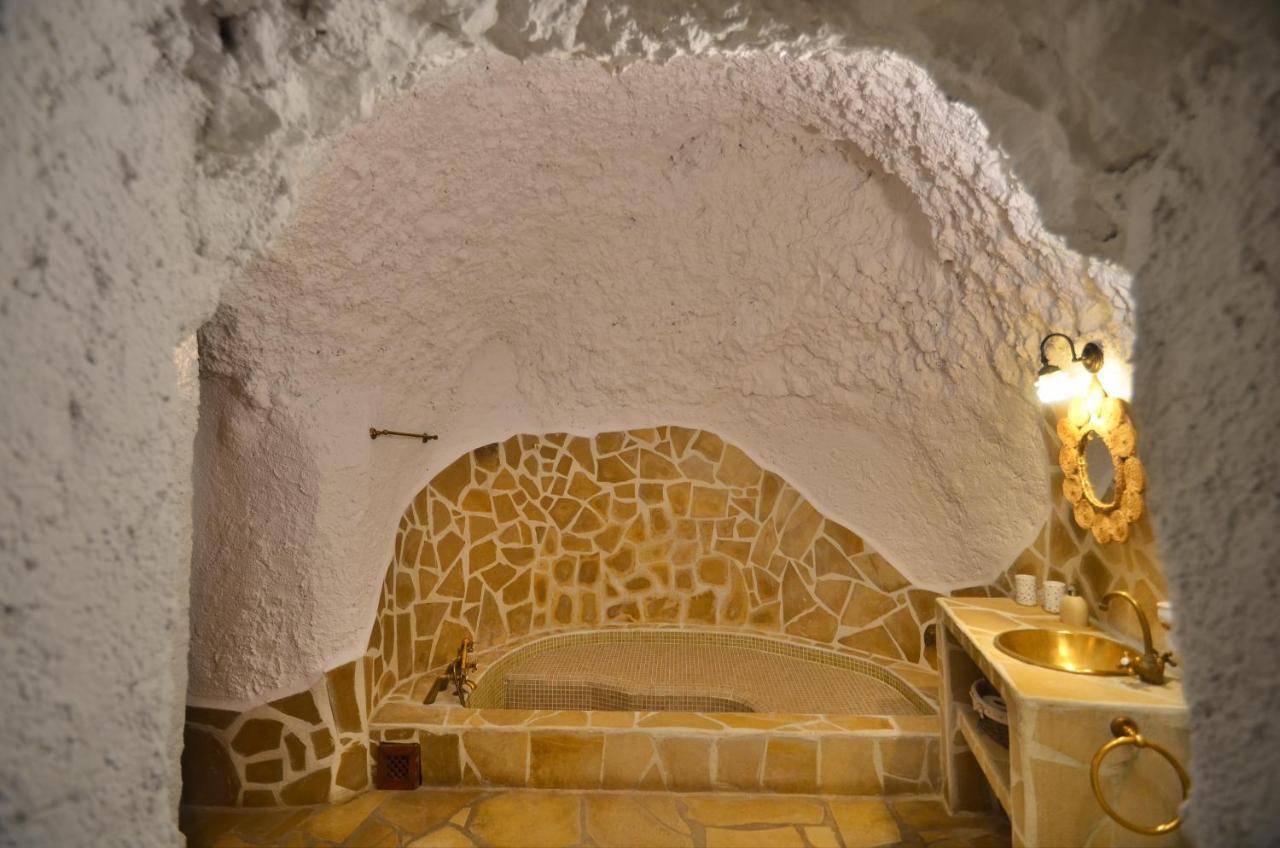 House&Cave Parking And Terrace, In The City Grenade Extérieur photo